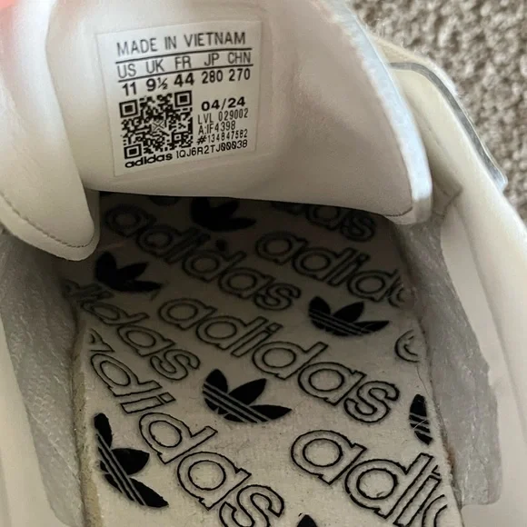 Adidas Samba White Sneakers with Black Stripes and Floral Embroidery - Picture 12 of 14